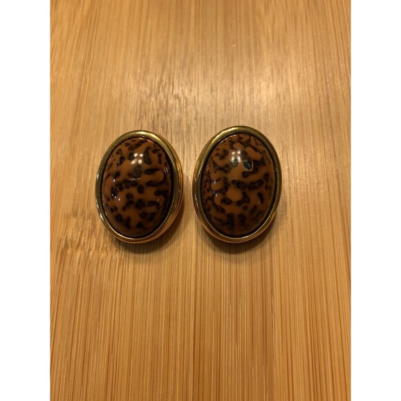 FLAWED Joan Rivers Brown and Gold Tone Leopard Print Tortoiseshell Clip Earrings - Picture 1 of 5